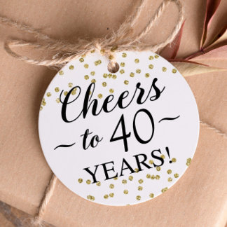 Confetti Dourado aplaude 40 anos favorece etiqueta