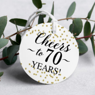 Confetti Dourado aplaude 70 anos favorece etiqueta