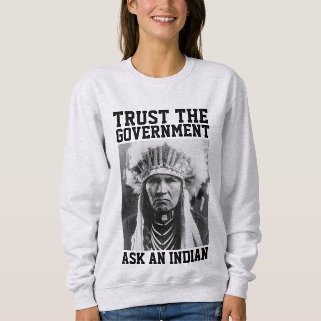 CONFIE NAS CAMISETAS DO GOVERNO INDIANO T SHIRTS (Frente)