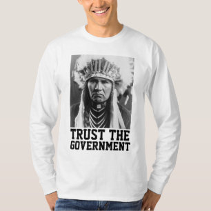 CONFIE NO GOVERNO NATIVO AMERICANO T-SHIRTS