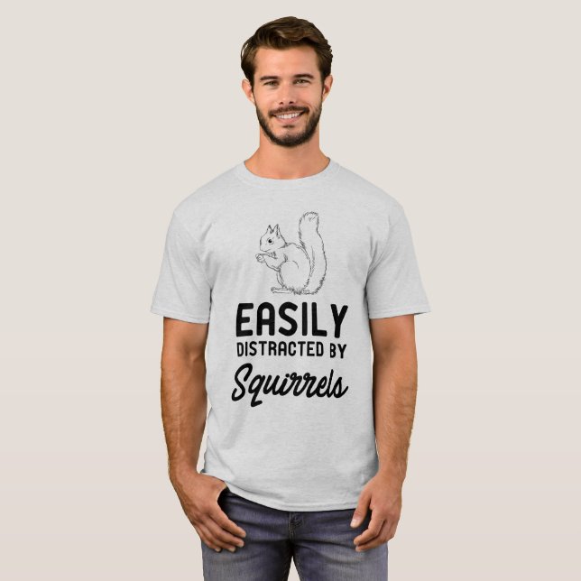 Confundido facilmente pelo t-shirt dos esquilos (Frente Completa)