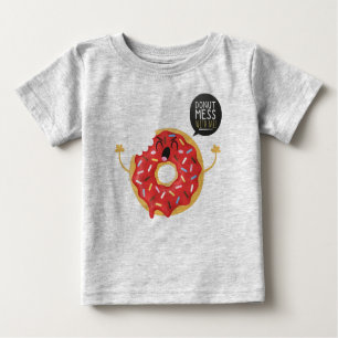 Confusão da rosquinha do bebé do t-shirt comigo