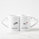 Conjunto De Caneca De Café Ame o Sr. Sra. nome personalizado<br><div class="desc">Uma boa ideia para casais românticos personalizarem com seus próprios nomes. Sra. com um pouco de coração vermelho,  e Sr. com um pequeno bigode preto</div>