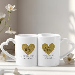 Conjunto De Caneca De Café Dourado moderno Sr. e Sra. Newlyweds Casando<br><div class="desc">Armadilhas de amantes feitas por medida personalizada para o casal/recém-casados/noiva e noiva com o Sr. e a Sra. caligrafia moderna sobre os corações de ouro-na moda. Personalizar com Sobrenome e data de casamento.</div>
