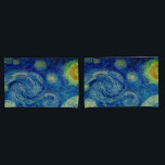 Conjunto de Dedos Noturnos Van Gogh Starry<br><div class="desc">O Trabalho de Arte de Vincent Van Gogh - "A Noite Estrelada" é apresentado nestas fronhas (ver cobrir de edredão correspondente). Um céu noturno tão vivo com sumptudos pingos! **Veja os produtos relacionados com este design na nossa loja e descubra opções mais incríveis com esta imagem maravilhosa:https://www.zazzle.com/collections/arty_gifts_for_the_van_gogh_fan_in_your_life-119079521028472120?rf=238919973384052768</div>