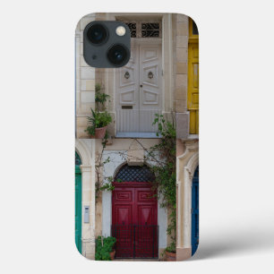 Conjunto de portas frontais coloridas em Malta