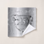 Conjunto De Toalhas 25 Casamento Aniversário Silvery Heart<br><div class="desc">Procurando por aquela design romântica para o marco do aniversário de 25? Com um toque de 50 retrô e destaques de prata? Então talvez o meu emblema original do coração marcando o dia nas toalhas personalizadas do Zazzle será apenas o presente que você está procurando!</div>