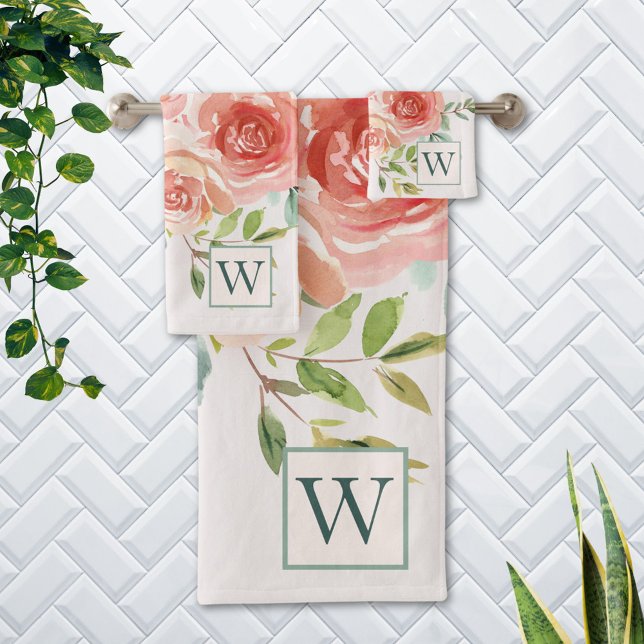 Conjunto De Toalhas Buquê de Flores de Rosa Rosa Monogramada (In situ Bathroom wall)