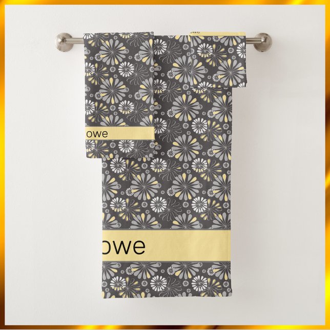 Conjunto De Toalhas Cinza de tendências e Floral Amarelo (Bookmark my store! https://www.zazzle.com/store/capricepetit)