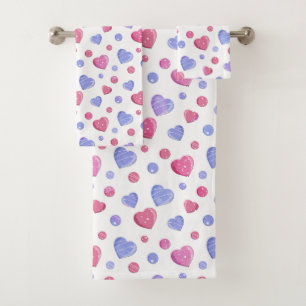 Conjunto De Toalhas Corações rosa e azul em um fundo branco.