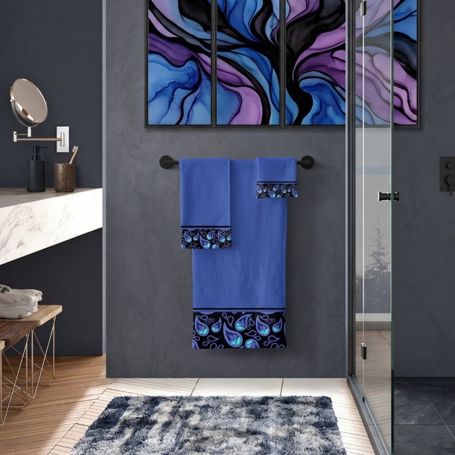 Conjunto de toalhas de banho azul e de toucley (Criador carregado)