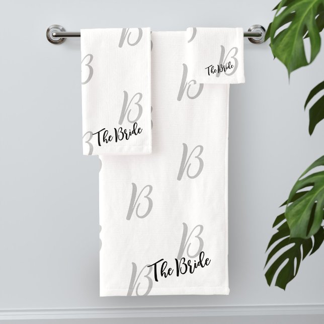 Conjunto de Toalhas de Banho Brancas Personalizada (A useful Bridal Shower gift for The Bride. Just add her initial and name (or keep the text as is))