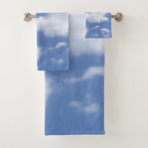 conjunto de toalhas de nuvens no céu azul