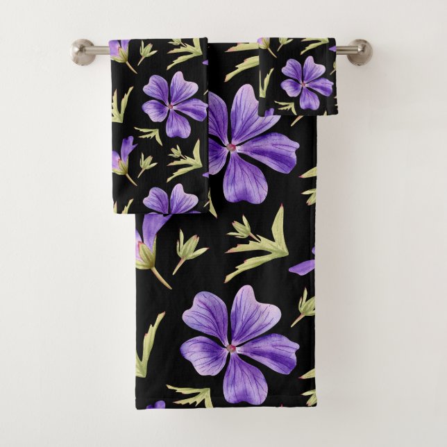 Conjunto De Toalhas Elegant Purple Flowers Pattern with Green Accents (Insitu)