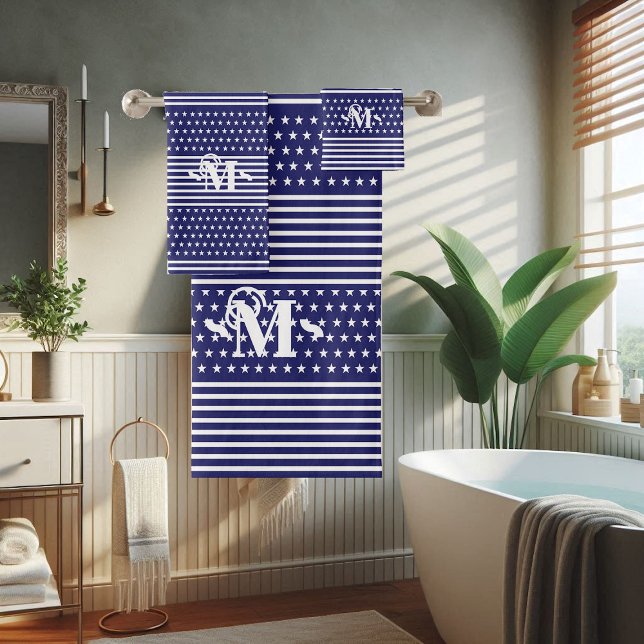 Conjunto De Toalhas Estrela e Monograma do Dia da Independência Branca (Blue White Independence Day Star & Stripe Monogram Bath Towel Set)