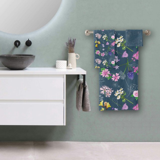 Conjunto De Toalhas Field flowers, hand-painted in watercolour on blue (Field flowers, hand-painted in watercolour on blue bath towel set)