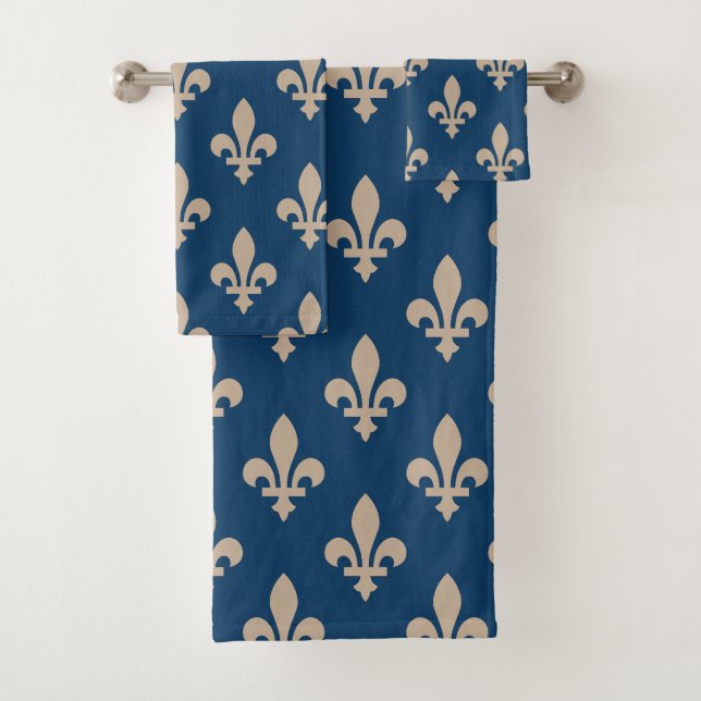 Conjunto De Toalhas Fleur de Lis Pattern, Royal French, Cream on Blue (Insitu)