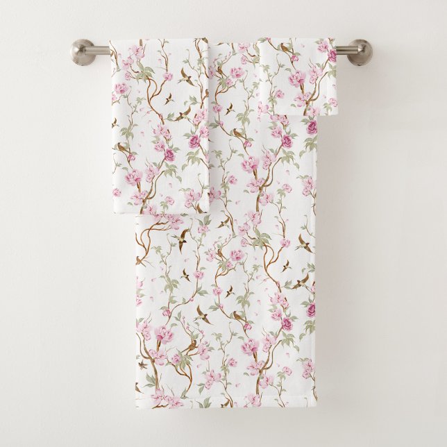 Conjunto De Toalhas Floral-patterned towels hang neatly (Criador carregado)