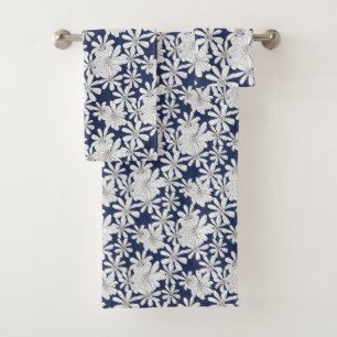 Conjunto De Toalhas Flores Brancas Desenhadas À Mão No Impressão Azul