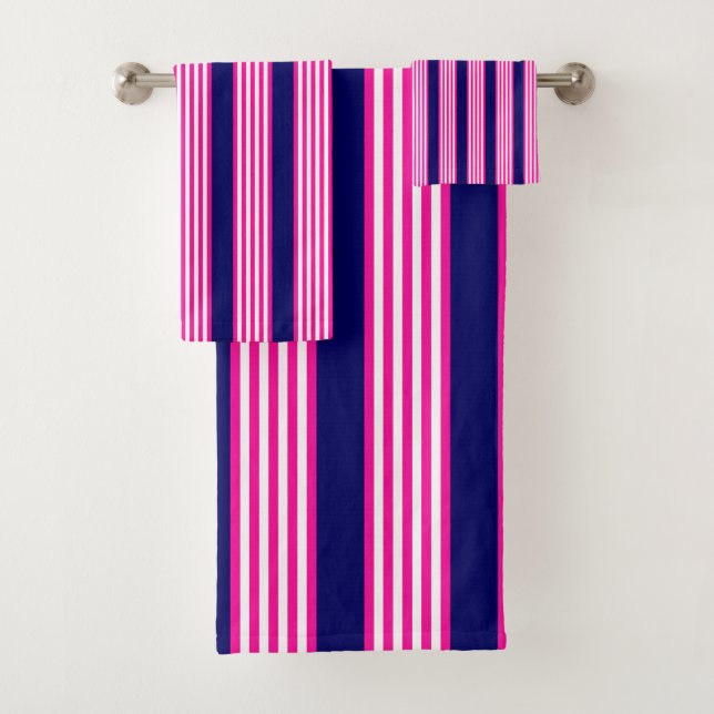 Conjunto De Toalhas Fuchsia e padrão de cinco faixas brancas com azul (Insitu)