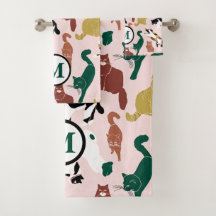 Gatos encantadores desenhados à mão em fundo rosa