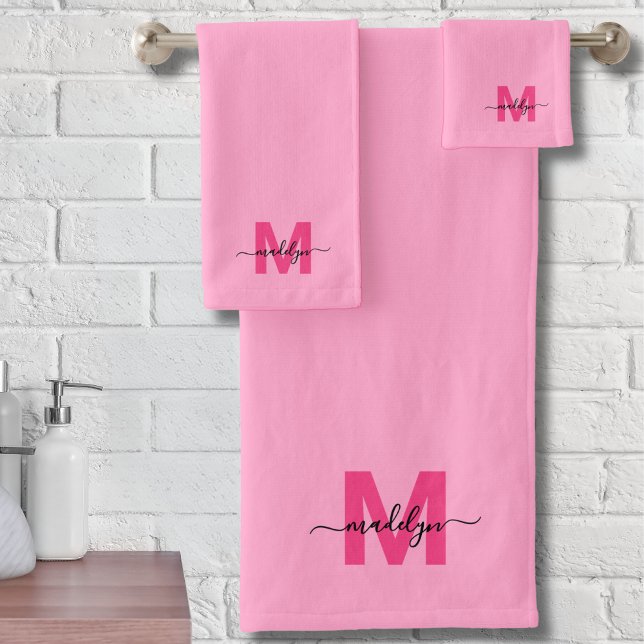 Conjunto De Toalhas Girly Pink Modern Script Name Monograma (Girly Pink Modern Script Name Monogram Bath Towel Set)