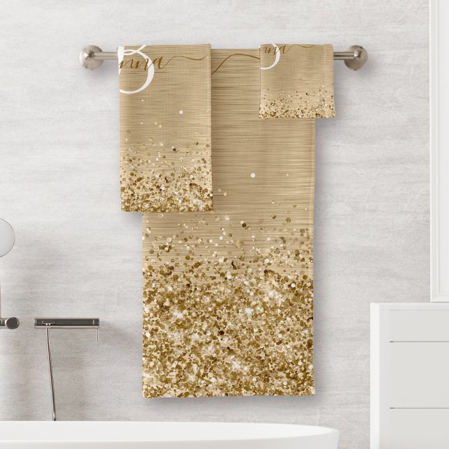 Conjunto De Toalhas Impressão De Largura De Metal Bruto Dourado Com Fa (Pamper yourself with this glamorous bath towel set with your name and monogram o gold background.)