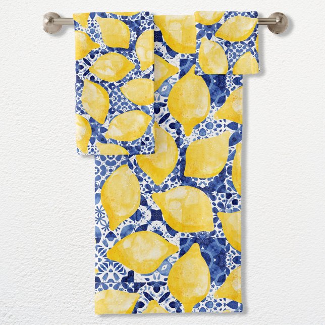 Conjunto De Toalhas Limão Citrus Mediterrâneo Azulejo Azul Branco (Citrus lemon watercolor on a blue and white Mediterranean tile background on a towel set)
