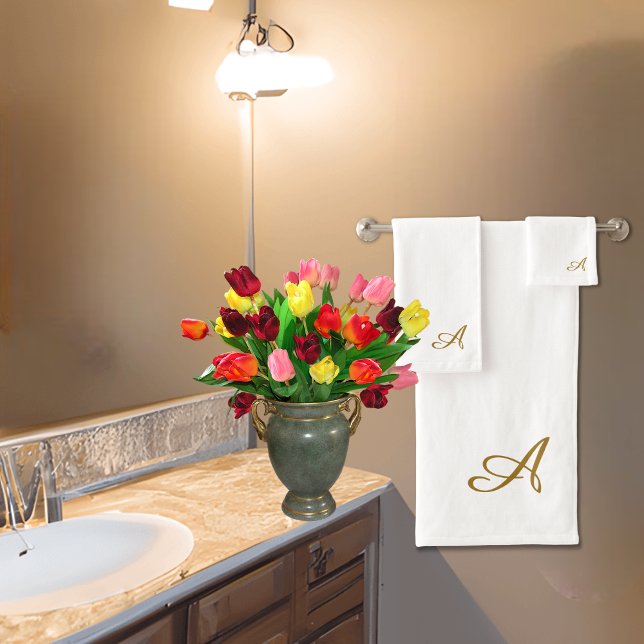 Conjunto De Toalhas Monograma Dourado Luxurioso Personalizável (neutral and luxurious for any bathroom, add a touch of class and personalisation.)