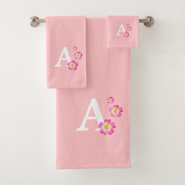 Conjunto De Toalhas Monograma fofo com flores em rosa claro (Insitu)