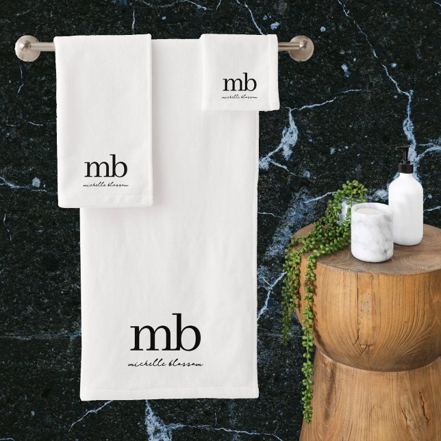 Conjunto De Toalhas Monograma Inicial do Script de Tendência Branco Pr (Modern Black White Trendy Script Initial Monogram Bath Towel Set)