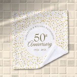 Conjunto De Toalhas ouro de Aniversário do 50º Casamento Corações de A<br><div class="desc">Com delicados corações de amor ao ouro confete,  você pode personalizar com suas informações especiais de 50 anos de ouro de aniversário na tipografia do ouro-chico. Projetado por Thisnotme©</div>