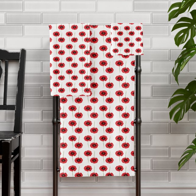 Conjunto De Toalhas Papagaio Vermelho Padrão Floral Moderno em Branco (Pop a pretty poppy bath towel in your bathroom today! Makes a lovely gift)