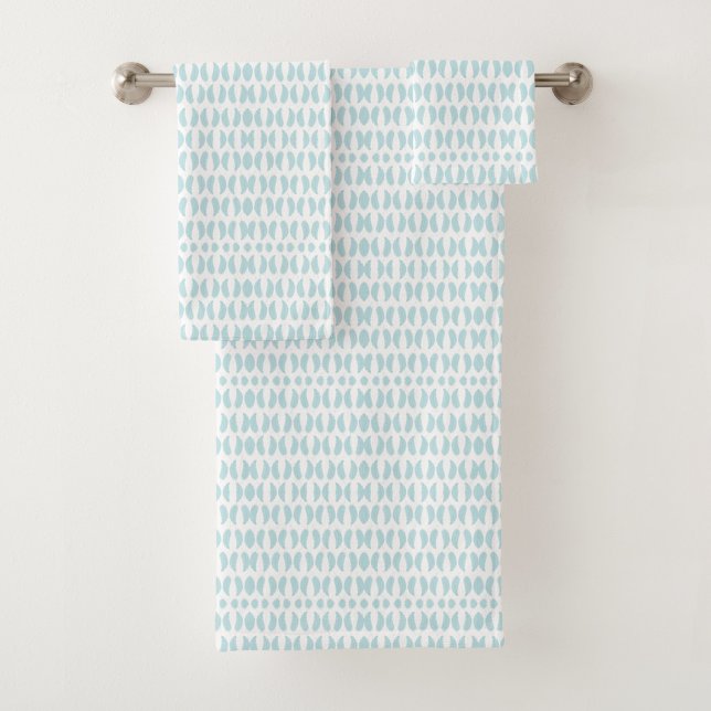 Conjunto De Toalhas Towels with a light blue fish pattern hang neatly (Criador carregado)