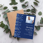Convite à confete de marinho azul de aniversário<br><div class="desc">Um moderno,  elegante e convite. Um fundo azul marinho decorado com confete azul. Personalize e adicione fotos,  um nome e detalhes da festa. Texto branco. 1 folha = 1 convite impresso de borda a borda.</div>