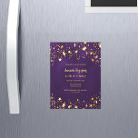 Convite Aniversário de ouro roxo luxo<br><div class="desc">Um convite magnético moderno,  na moda e glamouroso para uma festa de aniversário 40ª (ou qualquer idade). Um fundo cor roxo profundo com estrelas douradas falsas. A cor roxa é irregular. O nome é escrito com um moderno estilo escrito à mão. Personalize e adicione os detalhes da sua festa.</div>