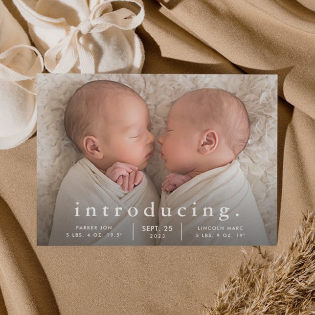 Convite Anúncio de Nascimento de Gêmeos com Foto Simples M (Simple typography twins baby birth magnetic announcement.)