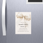 Convite Belo arco elegante, doce 16 luxo<br><div class="desc">Um bege macio,  fundo colorido creme,  decorado com um arco grande. Personalize e adicione um nome e detalhes da parte.</div>
