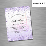 Convite Borboleta de aniversário roxa violeta de lavanda l<br><div class="desc">Para uma elegante festa de aniversário 40th (ou qualquer idade). Um plano de fundo branco e violeta. Decorado com brilho violeta,  faíscas e uma borboleta grande. Personalize e adicione um nome e detalhes da parte. O nome é escrito com um script de estilo manuscrito</div>