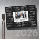 Convite Calendário com logotipo do Magnet de Informações d<br><div class="desc">Um item muito útil para a escola ou para o escritório doméstico. Isto mostra uma exibição de ano de cheio de todas as datas. Um calendário impresso em um ímã combina praticidade com conveniência, transformando um espaço de trabalho essencial em uma ferramenta de gerenciamento de tempo. Este design inovador apresenta...</div>