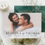 Convite Casamento Clássico Moderno de Fotos<br><div class="desc">Uma camada moderna com grandes nomes e uma foto de sangria de cheio são as características deste convite de casamento. O fundo é um ímã. Clique no botão editar para personalizar este design.</div>