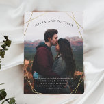 Convite Casamento de Fotografias do Noivado Geométrico Dou<br><div class="desc">Transforme as suas cartas feitas sob medida em um espaço magnético com estes convites de casamento personalizados! Design moderno e minimalista com sua foto de noivado, um falso quadro geométrico dourado e uma tipografia elegante. Perfeito para qualquer casal que procura um design chic mas versátil. Este convite funciona com muitos...</div>