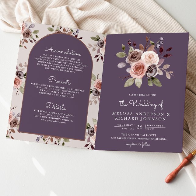 Convite Código QR Floral Bege Neutro Casamento Roxo Empoei (Criador carregado)