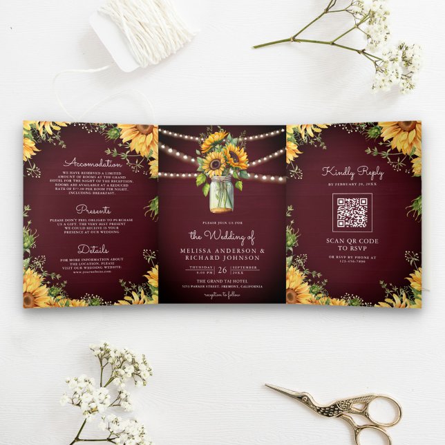 Convite Com Dobra Tripla Burgundy Sunflower Mason Jar Código QR Casamento (Criador carregado)