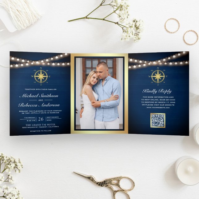 Convite Com Dobra Tripla Bússola Dourada Naval Código QR Casamento (Criador carregado)