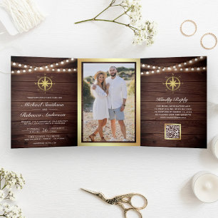 Convite Com Dobra Tripla Casamento Código QR Bússola Dourada Náutica em Mad