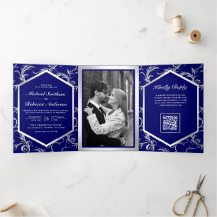 Convite Com Dobra Tripla Casamento Código QR com Redemoinho Florido Azul Re