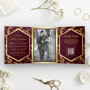 Convite Com Dobra Tripla Casamento Código QR Foto Ondulação Burgundy Dourad
