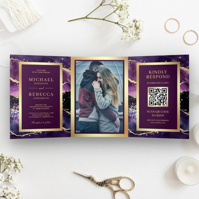 Convite Com Dobra Tripla Casamento Código QR Mármore Ágata Dourado Roxo (Criador carregado)