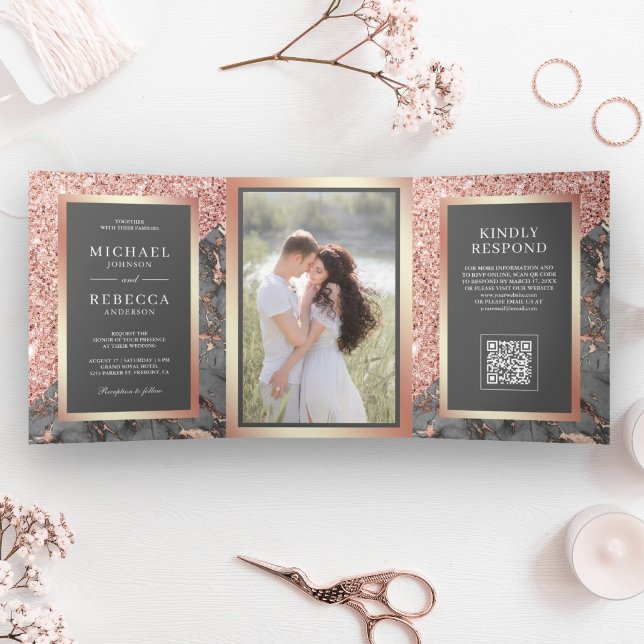 Convite Com Dobra Tripla Casamento Código QR Mármore Cinza Escuro Dourado R (Criador carregado)